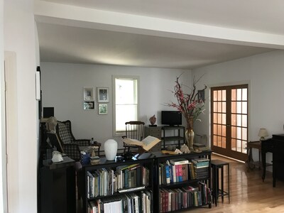 Two bedroom on first floor at the end of a quiet cul-de-sac in dowtown 