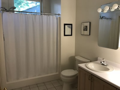 Two bedroom on first floor at the end of a quiet cul-de-sac in dowtown 