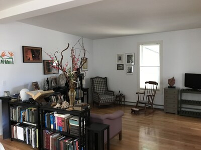 Two bedroom on first floor at the end of a quiet cul-de-sac in dowtown 