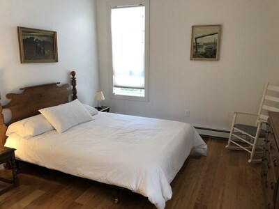 Two bedroom on first floor at the end of a quiet cul-de-sac in dowtown 