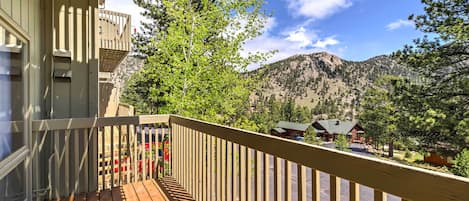 Estes Park Vacation Rental | 3BR | 3.5BA | 1,770 Sq Ft | Stairs Required