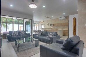 Interior | Open Floor Plan | Modern Furnishings