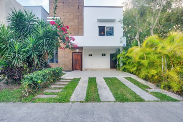Playa Del Carmen Vacation Rental | 3BR | 4.5BA | 2,400 Sq Ft | Stairs Required