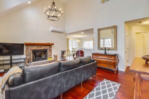 Living Room | Cable TV | Wood-Burning Fireplace