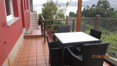 Bueu: Apartamento con terraza y vistas al mar a 300 metros de la playa