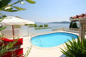 HEATED POOL 
