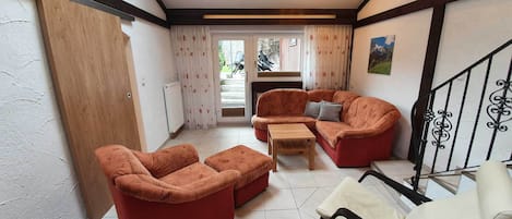 Ferienwohnung Watzmann, 2-4 Personen, 85 qm, 2 Schlafzimmer, Terrasse-Studio Wohnzimmer