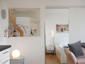 3. Ferienwohnung im OG mit 50 qm, 1 Wohn-/Schlafraum für max. 3 Personen