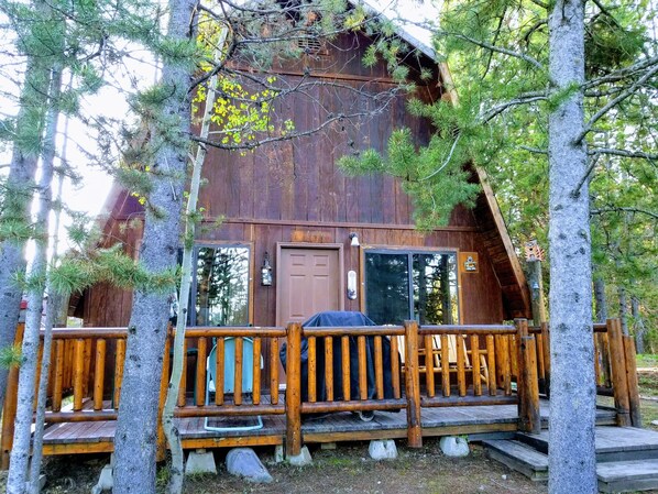 Front view of the cabin.