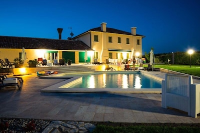  VIOLET luxury apartment in a country villa with swimming pool, WIFI, air conditioning
