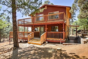 This 2-story sanctuary has everything you need for your Prescott vacation.