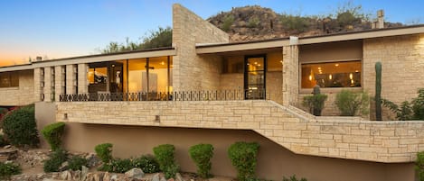 Mountainside Retreat in the Heart of Paradise Valley