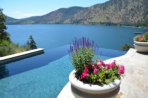 Villa Florenza Pool & Spa-Lake Chelan, WA USA