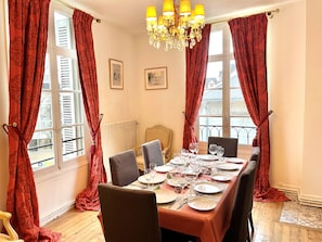Dining room with seating for 6.