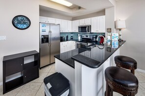 Kitchen - Gorgeous kitchen in GD 514 with breakfast bar