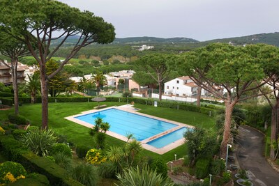 Magnífico amplio duplex WiFi Terraza en la azotea, sol todo el día. Excelentes vistas, piscina de 20 m.