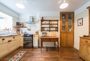 The spacious kitchen Part II.