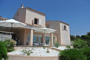 Grande Villa Vue Magnifique Sur Mer
+ Piscine et Jacuzzi extèrieur