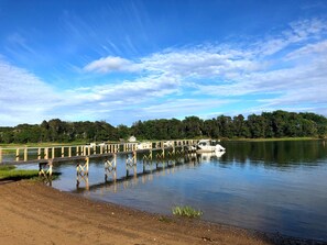 Private Association Dock. and Beach, Just a 3 min Walk! 