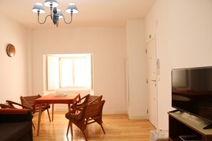 Living room with sofa bed and dining table | Short rental 