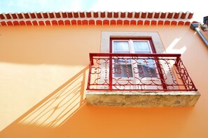 Beautiful facade in the historic area of ​​Castelo de São Jorge