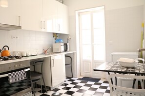 Modern, well-equipped kitchen in the historic area