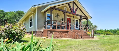 McAlester Vacation Rental | 2BR | 1BA | 1,400 Sq Ft | Steps Required
