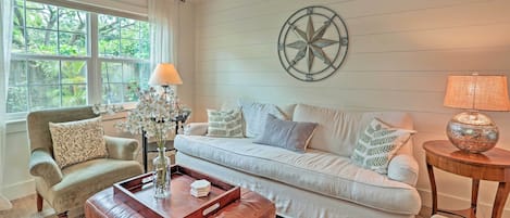 Orlando Vacation Rental | 2BR | 1BA | 830 Sq Ft | 1 Step to Enter