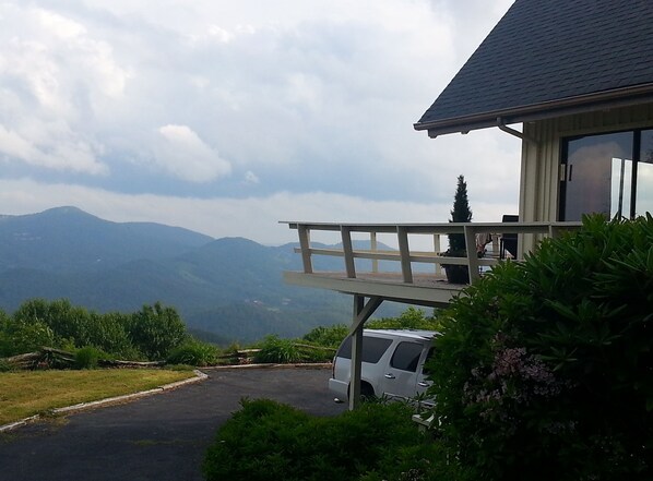 Point of View, Beech Mountain ....Spectacular, long range, expansive views