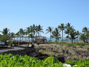 Walk to beautiful Aneho'omalu Bay