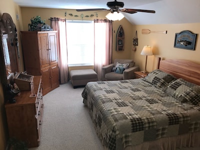 River Pointe Chalet: Hot Tub, WiFi, Family Friendly, Great Location