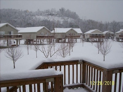 River Pointe Chalet: Hot Tub, WiFi, Family Friendly, Great Location