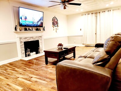 Sleeps 25: Rental for Large Family, Workers, or Sports Teams