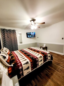 Sleeps 25: Rental for Large Family, Workers, or Sports Teams