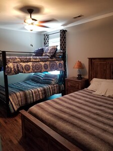 Sleeps 25: Rental for Large Family, Workers, or Sports Teams