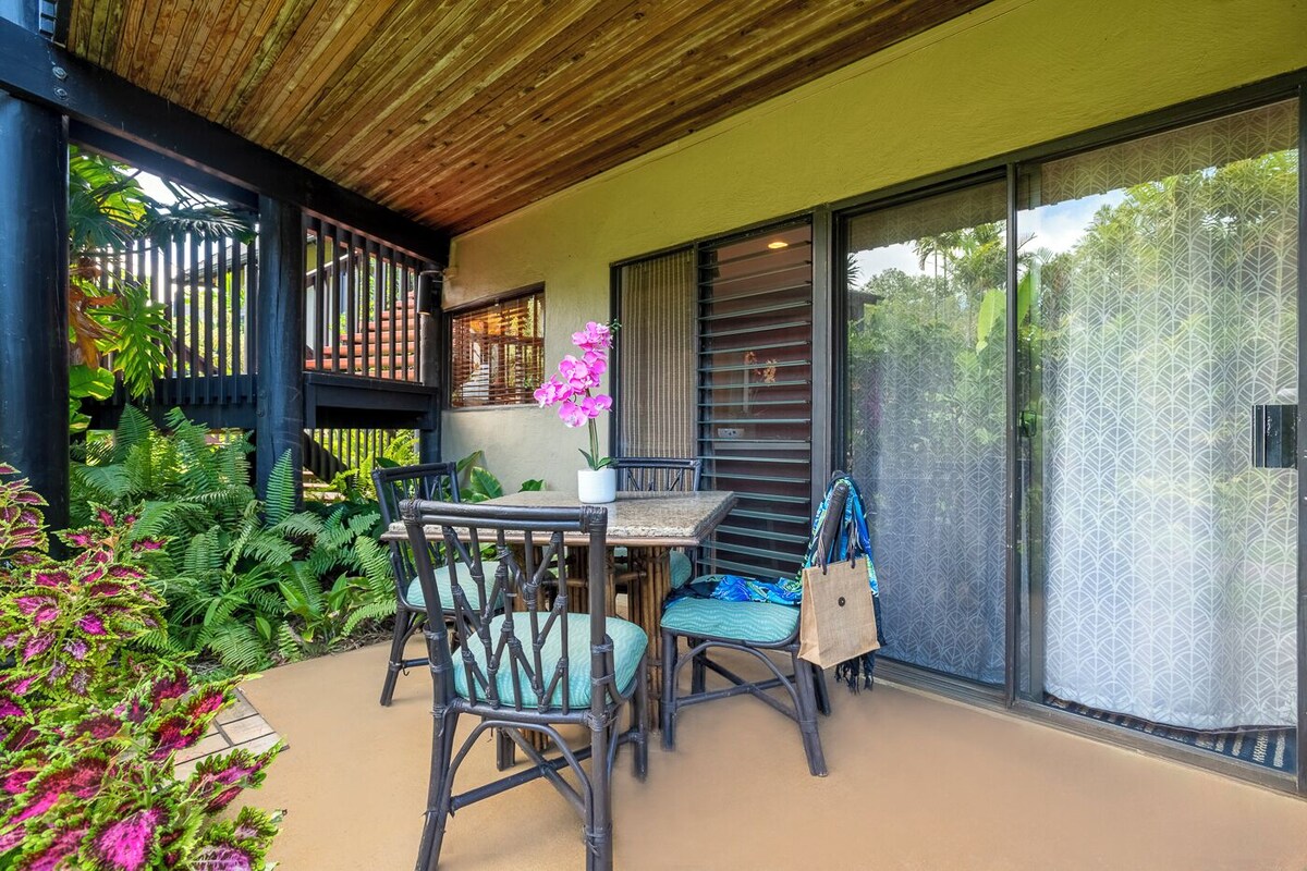 Air conditioned elegance, indoor/outdoor living, walk to beach/dining/shops