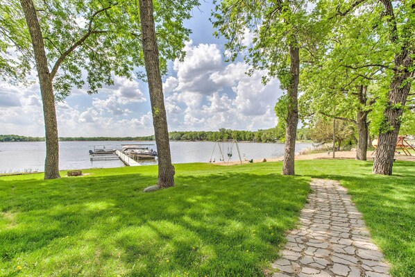 Annandale Vacation Rental | 2BR | 2BA | 1,530 Sq Ft | Stairs Required