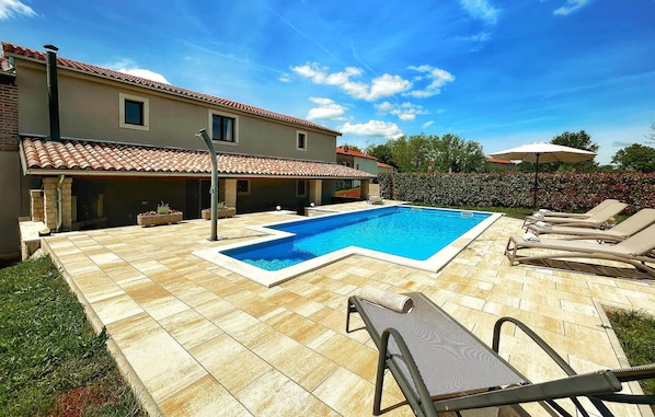 pool