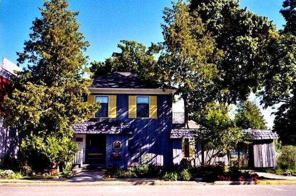 The Park View House Main St.