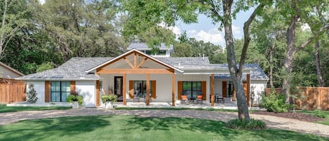 BRAND NEW MODERN FARMHOUSE NEXT TO Gaylord