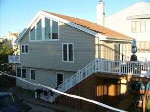16A Dickinson, OceanView Beach House (Oceanside)