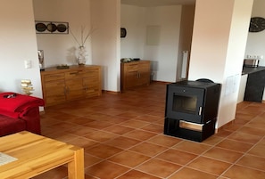 Wohnbereich mit Kamin