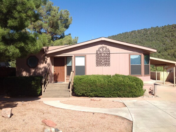 Your Sedona home base.  Walk to trails, grocery, restaurants and Sunset park. 