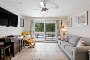 Living Room | Smart TV | Free WiFi | Central A/C & Heat | Queen Sleeper Sofa