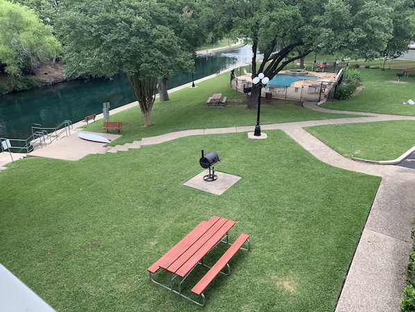 Pool & Hot Tub on the Comal River.