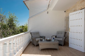 Front terrace seating