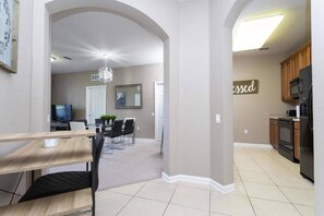 18-4862CayViewAveUnit108-1023