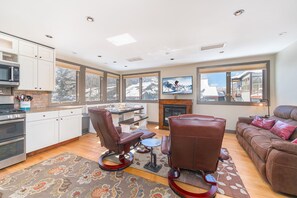 living - Telluride Lodge 301 - Vivid Vacation Rentals Telluride - living - Telluride Lodge 301 - Vivid Vacation Rentals Telluride