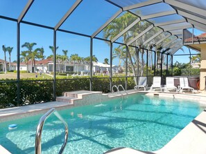 Lanai - heated large pool (12'x30') and jacuzzi surrounded by beautiful bushes!