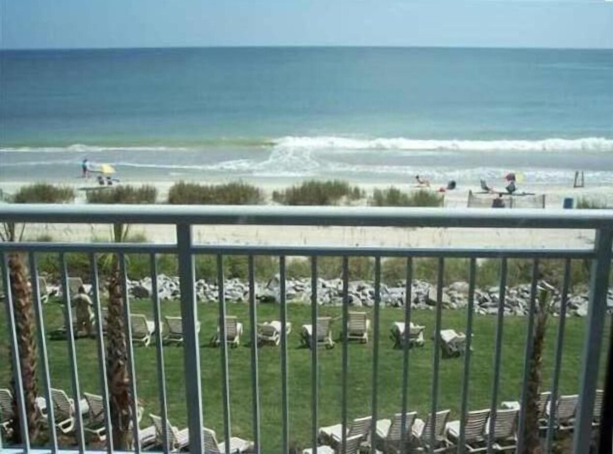 Spectacular ocean front Condo with 25′ balcony